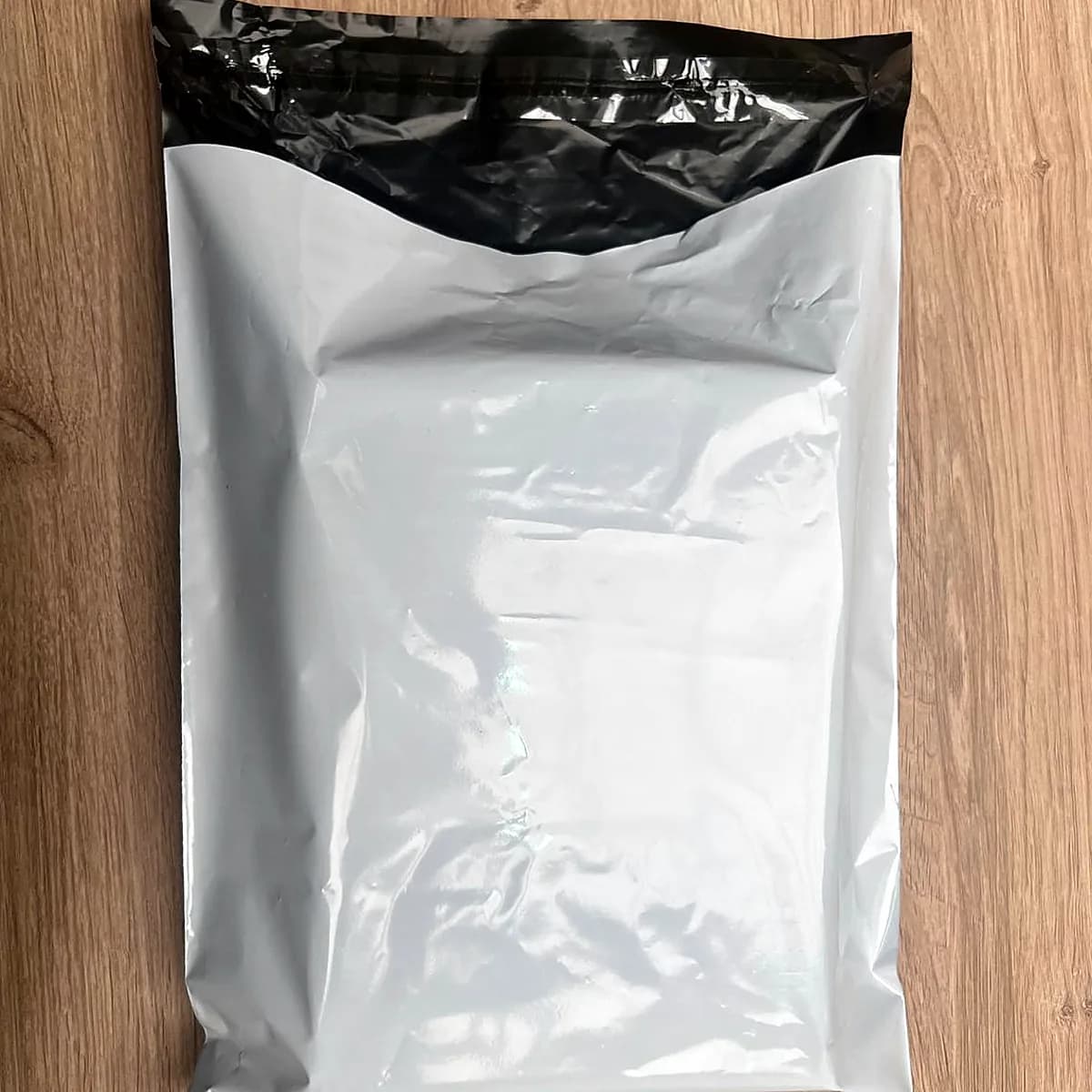 The plain unbranded outer mailing bag.